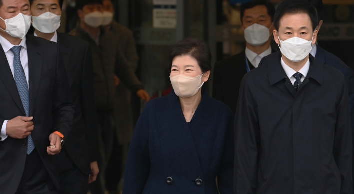 Ex-President Park endorses key aide for Daegu mayor