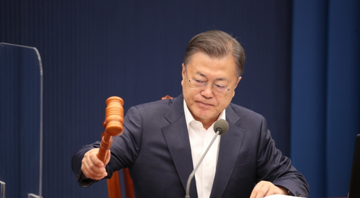 Moon thanks people, medical workers as S. Korea returns to normal life