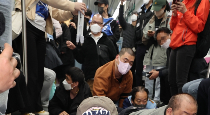 Morning rush hour interrupted by subway mayhem