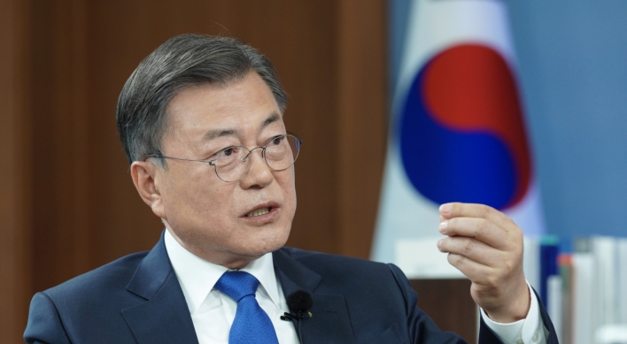 Moon says there are not only cons but also pros to pardoning ex-President Lee