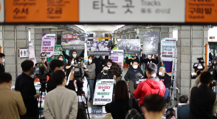 Disabled advocacy group resumes subway protests