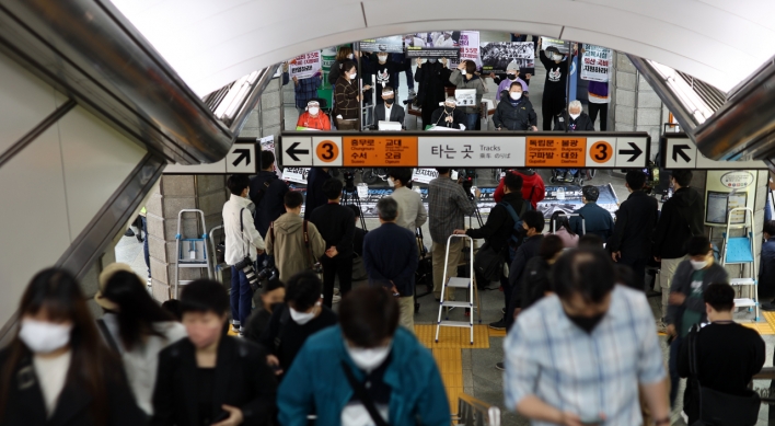 Seoul to resume late-night subway service starting next month