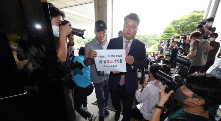 Lee Dae-jun’s family files criminal complaint against ex-Moon officials