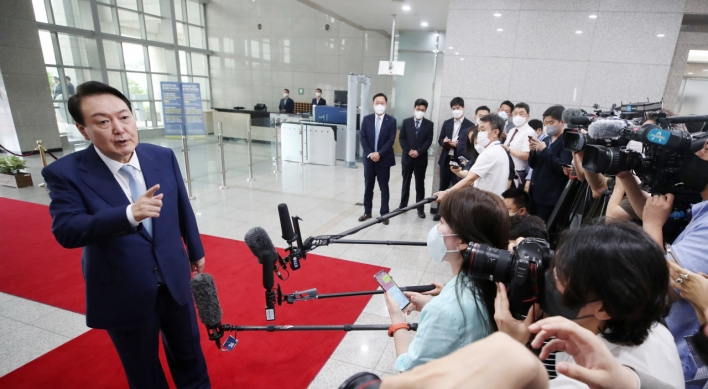 Yoon challenges reporters to compare his personnel picks with previous administration's