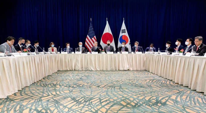 S. Korea, U.S., Japan FMs hold talks in Bali on N. Korea