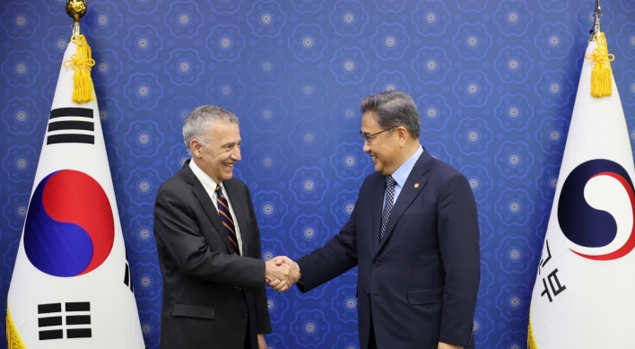 Foreign minister vows to strengthen alliance with new US ambassador to Korea