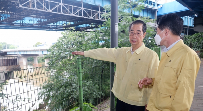 PM visits flood control center amid heavy rains