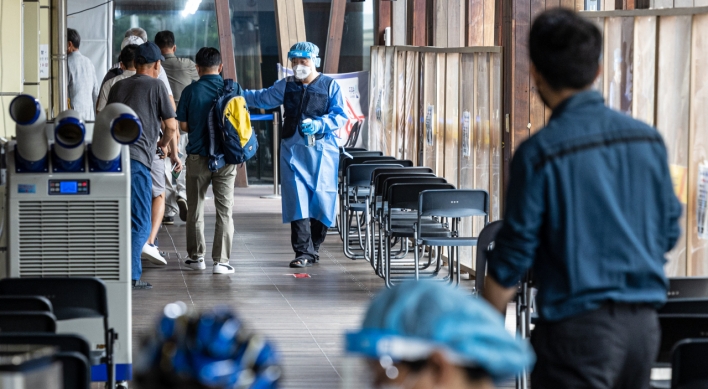 S. Korea's new COVID-19 cases under 90,000, critical patients rise