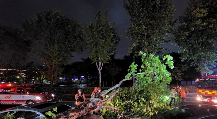 Typhoon Hinnamnor exits S. Korea into waters near Ulsan, leaving 1 missing