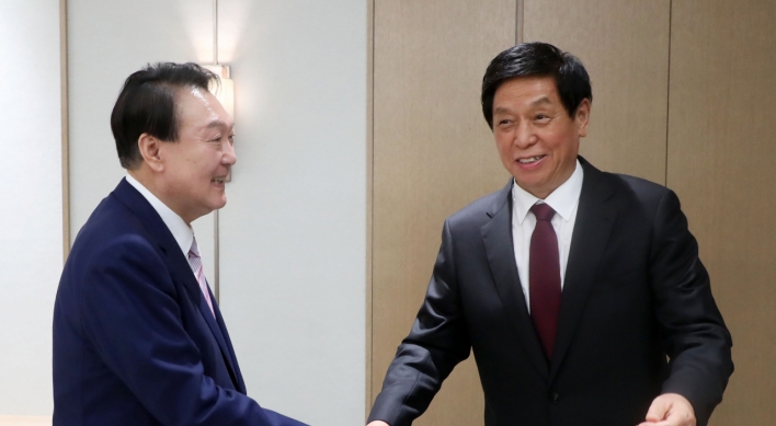 Yoon invites Chinese leader Xi to visit S. Korea