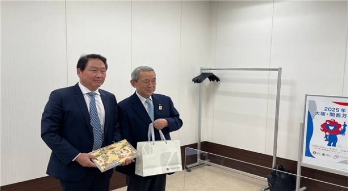 SK chief visits Japan to ask support for Busan’s Expo bid