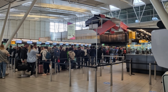 [From the Scene] Manpower shortage amid travel surge strikes Schiphol Airport