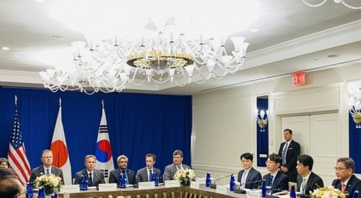 Blinken highlights importance of trilateral cooperation with S. Korea, Japan