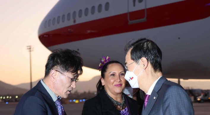 PM arrives in Chile for official visit