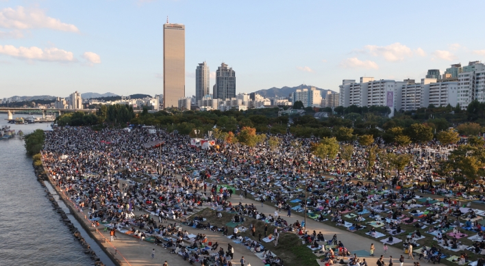 Seoul to push smoking, drinking ban at Han River parks, but backlash expected