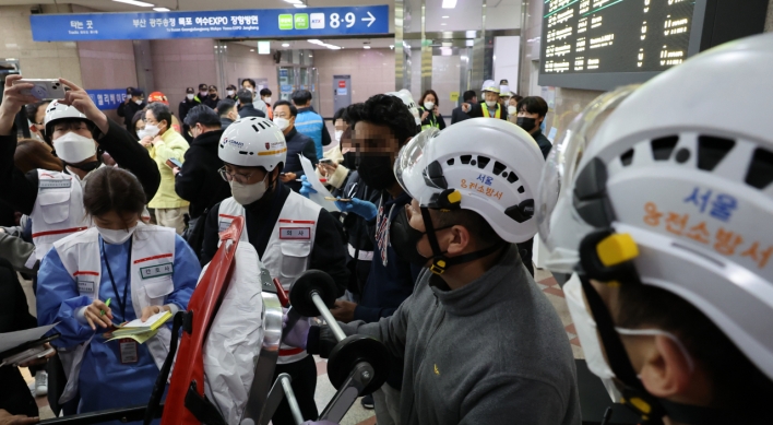 Train derails in central Seoul, injuring 30 passengers