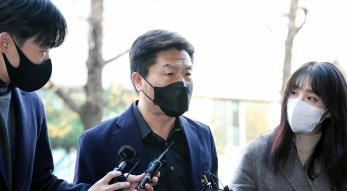Itaewon probe questions ex-Yongsan police chief, fire chief
