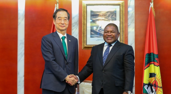 PM discusses resource cooperation with Mozambique president