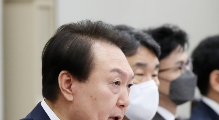 Yoon to preside over meeting to discuss measures against striking truckers