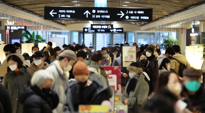 S. Korea's new COVID-19 cases top 77,000 amid concerns of seasonal surge