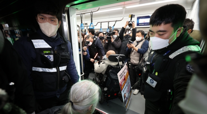 Subway train skips Samgakji Station due to protest by disability rights activists