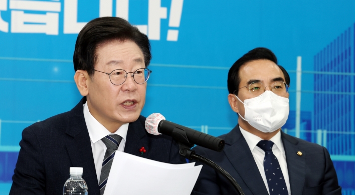 Opposition leader Lee vows not to succumb to prosecution's 'fabrication'