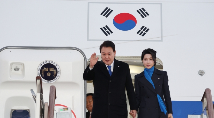 Yoon returns home from visit to UAE, Switzerland Diplomacy