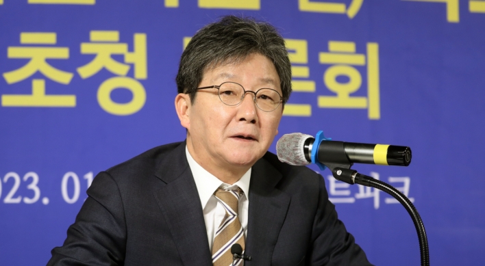 Ex-lawmaker Yoo bows out of ruling party leadership race