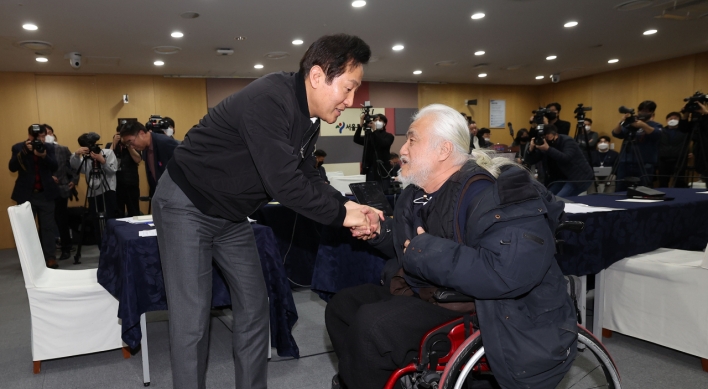 Seoul Mayor urges disabled groups to halt subway protests