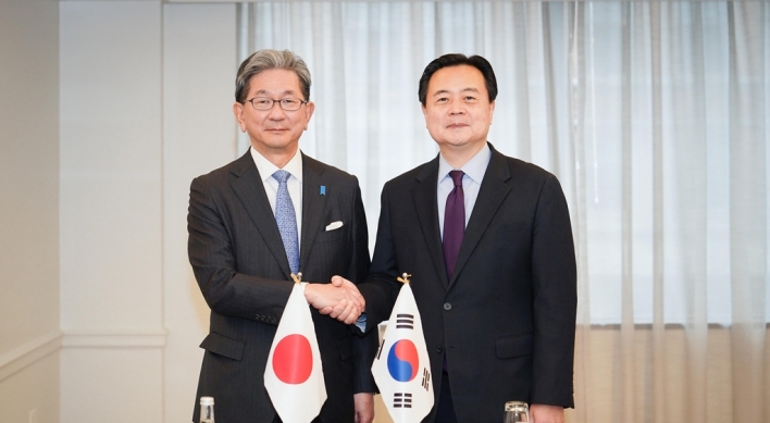 S. Korea, Japan seek ways to mend ties in bilateral talks