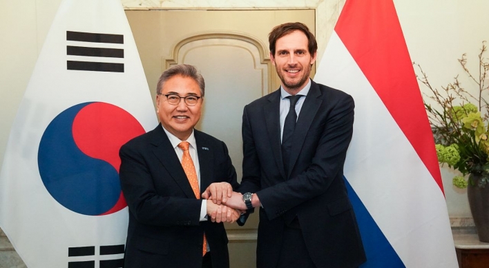 S. Korean, Dutch foreign ministers discuss cooperation on chips, nuclear energy