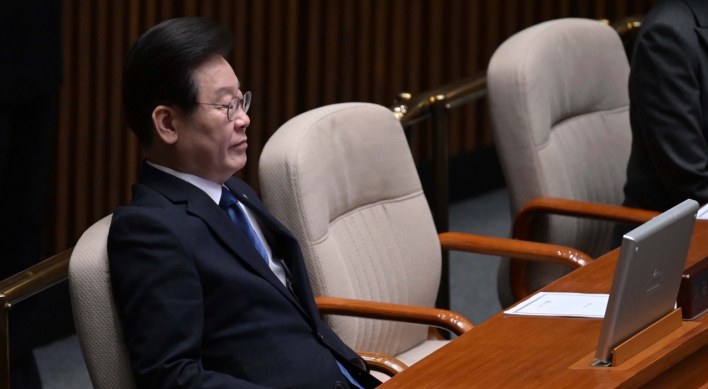 Democratic Party in chaos as supporters hunt ‘anti-Lee Jae-myung’ lawmakers