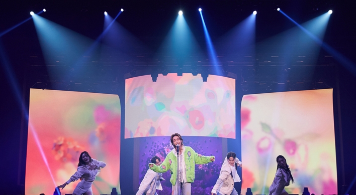 [Herald Review] Onew of SHINee marks spring at 1st-ever solo concert with mellow, warm voice