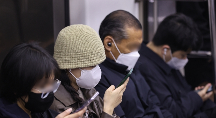 ‘No major difficulties’ in lifting mask rule on public transport, says top COVID official