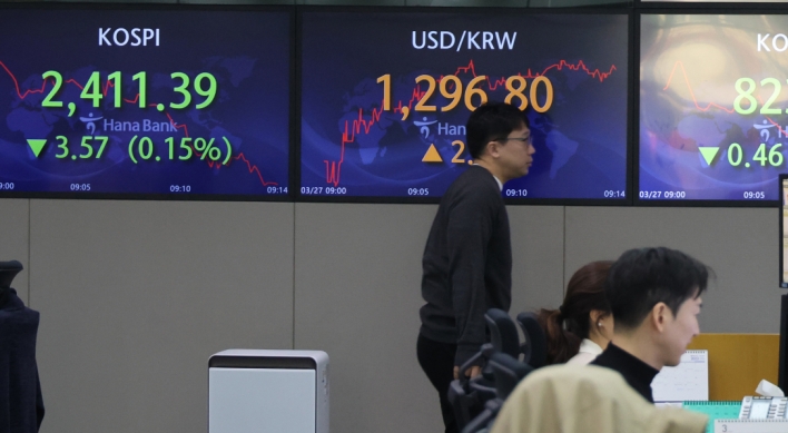 Seoul shares end lower amid recession worries