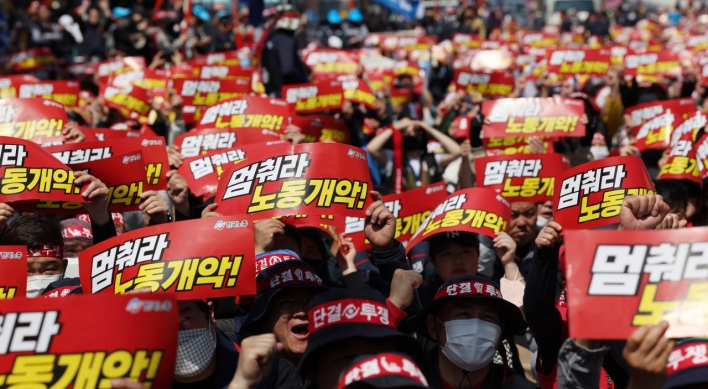 Tens of thousands hold Labor Day rallies nationwide