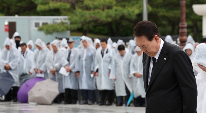 Yoon to send condolence flowers to commemorate late President Roh