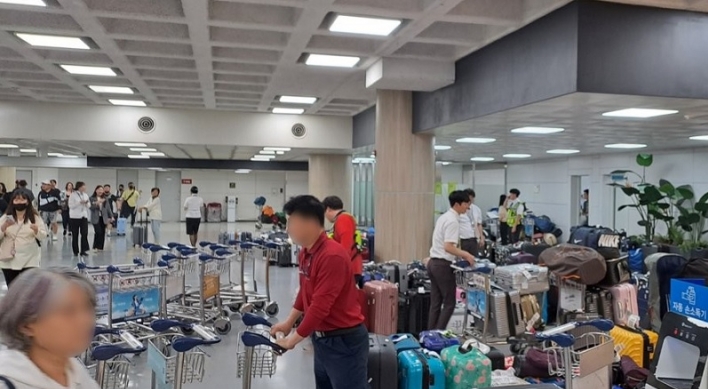 School-trip luggage causes massive flight delays at Gimpo, Jeju Airports