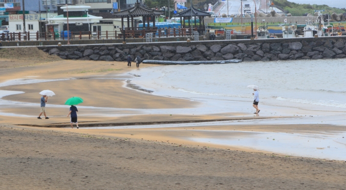 Deluge in Jeju kicks off monsoon season forecast to be exceptionally wet