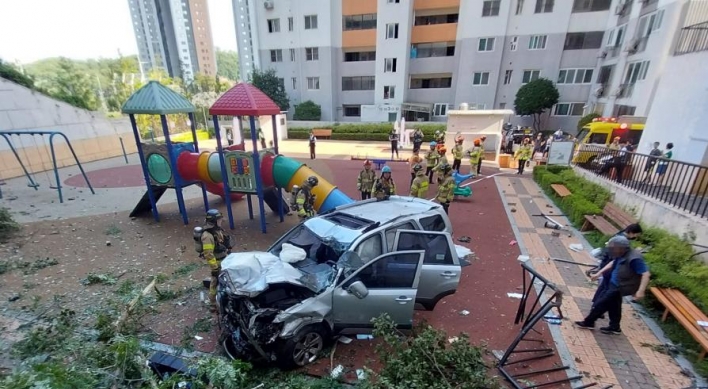SUV plunges 30 meters into playground, leaves 1 dead