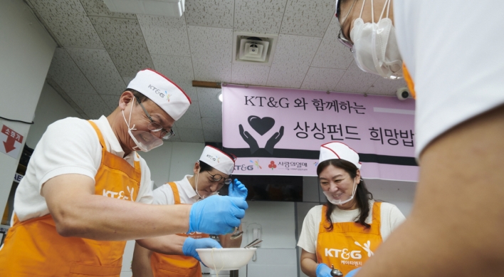 KT&G employees volunteer at soup kitchen