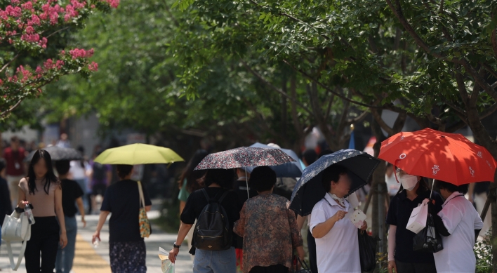 Parasols jump in popularity amid S. Korean heatwave