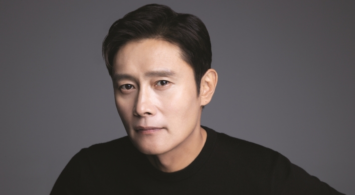 [Herald Interview] Lee Byung-hun loves black comedy projects for allowing him to bring creative ideas