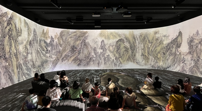 [Well-curated] Immersive exhibition, music by Han River and fancy desserts