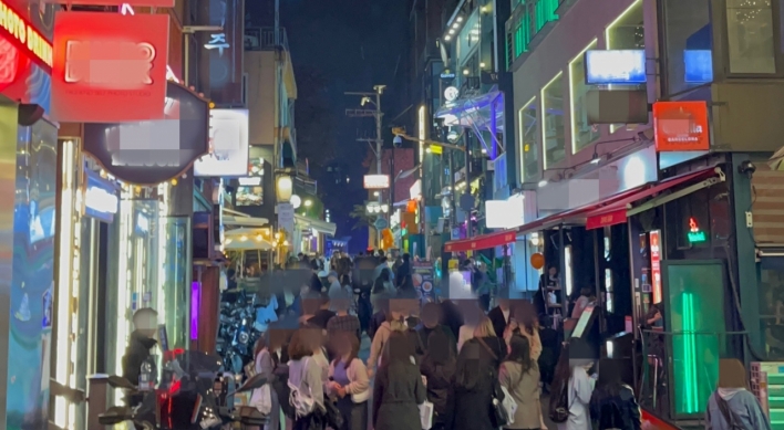 [From the Scene] Don't remember Itaewon alley as place of death, victims' families say