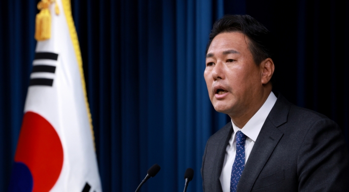 Yoon to resume diplomatic activity via 3-way summit with Japan, China