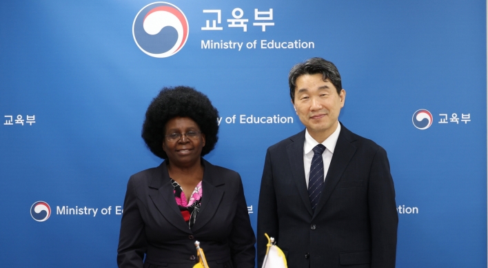 Education minister seeks to foster cooperation with Uganda