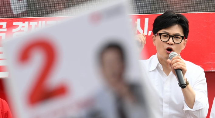 [News Focus] As ruling party seeks new leader, will Han Dong-hoon enter fray?