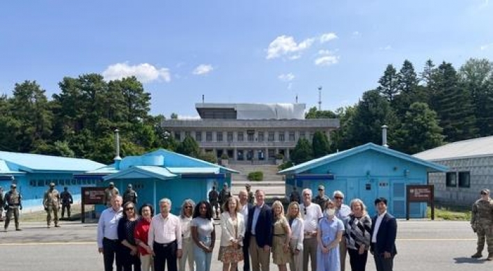Seven former US representatives visit DMZ to commemorate Korean War anniversary