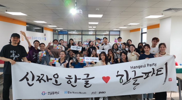Hangeul Party spreads beauty of Korean characters in Vietnam